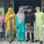 Teks foto : Syaifullah, S.Pd guru Seni Budaya dan Dra Herni,M.Pd guru SMAN 2 Bengkalis foto bersama Lulu Hikmah Apriyani, mama Lulu Mery Handayani dan siswa multi talenta Wan Rahil Aprilialdy, Jum'at (11/03/2022).