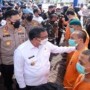 Teks foto : Kapolda Riau Irjen Pol Mohammad Iqbal dampingi Wagubri Edi Natar Nasution bertanya dengan para pelaku (Istimewa).