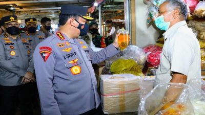 Kapolri Turun Langsung ke Pasar Pastikan Stok Minyak Goreng Untuk Warga Aman