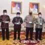 Teks foto : Sesi foto Kapolda Jambi Irjen Pol. A. Rachmad Wibowo, Gubernur Jambi, Al Haris, Wagub Jambi, Abdullah Sani, serta unsur Forkompinda (Istimewa).