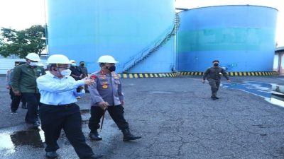 Tinjau Pabrik Minyak Goreng di Bali, Kapolri Pastikan Stok dan Harga Sesuai HET Dipasaran