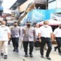 Teks foto : Kapolri Jenderal Listyo Sigit Prabowo meninjau langsung Pasar Minggu (dok.Humas).