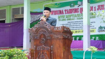 Hadiri Kegiatan Wisuda Tahfidz Qur’an MTs Miftahul Huda, Ini Pesan Erwan Anggota DPRD Bengkalis 