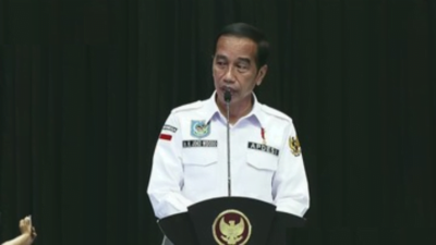 Jokowi Perintahkan Mendagri Bayar Gaji Kepala Desa Tiap Bulan