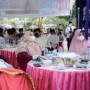 Teks foto : Bupati Kasmarni, S.Sos,.MMP besama Sekretaris Daerah Bengkalis H. Bustami HY mendengar tausiyah agama yang disampaikan oleh Ustadz Syamsir Khan, Sanin (4/4/2022).