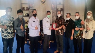 Terima Kunjungan GM PT Telkom Riau Daratan, Bupati Afrizal : Pemerataan Akses Internet Menjadi Kendala Utama di Rohil Saat Ini
