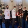 Teks foto : Bupati Rohil Afrizal Sintong Didampingi Plt Kadis kominfotik Indra Gunawan, SE, sambut rombongan PT Telkom Indonesia Wilayah Riau Daratan (foto/dok.diskominfotik Rohil).