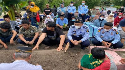 Jajaran Lapas Bengkalis Antarkan ASN Lapas Bengkalis ke Tempat Peristirahatan Terakhirnya