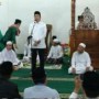 Teks foto : Usai Sholat Is'ya berjamaah Gubernur Riau Drs H. Syamsuar, M.Si menyempatkan diri menyampaikan sambutan (foto/dok.Indra).