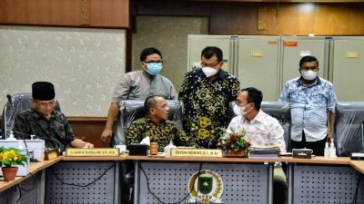 Teks foto : Komisi II sa'at mengadakan pertemuan bersama Komisi IV DPRD Provinsi Riau di Pekanbaru, Jum'at (04/03/2022).