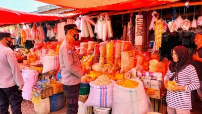 Kasat Binmas Cek Ketersediaan Sembako dan Stok Minyak Goreng di Pasar Bangko