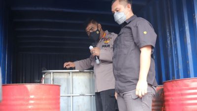 Grebek Gudang Pengoplos Solar, Amankan 1 Pelaku dan 30 Ribu Liter Minyak Disita Ditreskrmsus Polda Riau
