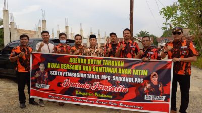 MPC Bersama PAC Pemuda Pancasila Kabupaten Pelalawan Berbagi Takjil Sekaligus Berikan Santunan Kepada Anak Yatim