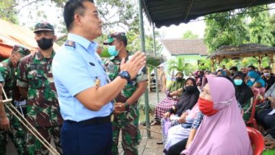 Kepala Pusat Keuangan Marsekal Muda TNI Meninjau Bantuan Bansos Di Kodim 0820/Probolinggo