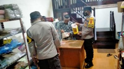 Kasat Binmas Polres Merangin Lakukan Pengecekan Ketersediaan Minyak goreng dan Sembako Disetia Pertokoan