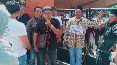 Buntut Oknum Guru Cabuli Murid, Puluhan Masa Gruduk Dinas Pendidikan