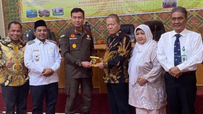 Kejari Pelalawan Melakukan Penerangan Hukum Berkolaborasi Dengan Program Pengabdian Masyarakat Fakultas Hukum Universitas Islam Riau