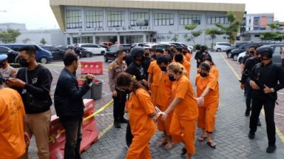 Polda Riau Musnahkan 243 Kg Sabu dan 405.527 Butir Ekstasi dari Jaringan Narkoba Internasional