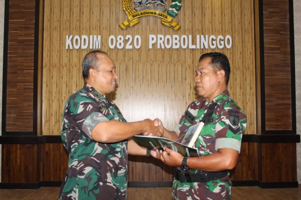 Kasdim 0820 Probolinggo Lepas Anggota Yang Memasuki MPP dan Pindah Satuan