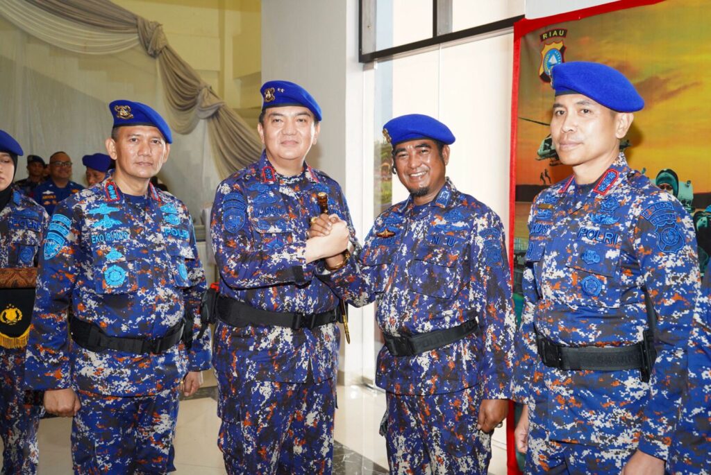 H T.Rusli Ahmad Ketum DPP Santri Tani NU terima Brevet Bhayangkara Bahari dari Direktur Kepolisian Perairan Baharkam Polri