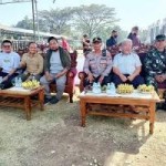 Berharap Menjadi Destinasi Wisata Baru, Dandim Probolinggo Letkol Arm Heri Budiasto Hadiri Kontes Sound System Probolinggo Raya RAKYAT45.COM - Dandim 0820/Probolinggo Letkol Arm Heri Budiasto menghadiri kegiatan anniversary ke 3 tahun SPL Audio Lovers Probolinggo yang digelar di lapangan Desa Bayeman Kecamatan Tongas Kabupaten Probolinggo, Minggu(11/6). Letkol Arm Heri Budiasto mengatakan anniversary ke 3 tahun SPL audio lovers Probolinggo ini adalah momen yang sangat luar biasa karena sangat jarang ada kontes sound system seperti ini. Semoga dengan adanya kontes sound system yang baru memasuki tahun ke 3 ini bisa menjadi destinasi yang bisa menarik pengunjung, Untuk kemasan anniversary yang ke 4 nantinya harus lebih baik dan menarik melebihi yang hari ini. "Dengan adanya event ini tentunya masyarakat Desa Bayeman dapat merasakan dampaknya yakni meningkatkan kesejahteraan dalam hal ini bagi para pelaku usaha,"kata Letkol Arm Heri Budiasto Sementara Eko Purwanto dalam laporannya menyampaikan rasa terima kasih dan apresiasi kepada semua pihak yang mendukung dan mensupport kegiatan anniversary ke 3 tahun SPL audio lovers Probolinggo. Perlu kami sampaikan dalam event ke 3 tahun ini diikuti oleh 45 peserta komunitas yang tergabung dalam SPL lover Probolinggo yang terdiri dari 29 peserta sound besar 16 sound miniatur. "Tujuan kegiatan ini adalah untuk mempererat silaturahmi antar pecinta sound system yang ada di Probolinggo Raya khususnya bagi komunitas sehingga memunculkan para operator yang profesional dan handal serta memiliki mental yang kuat,"tuturnya.