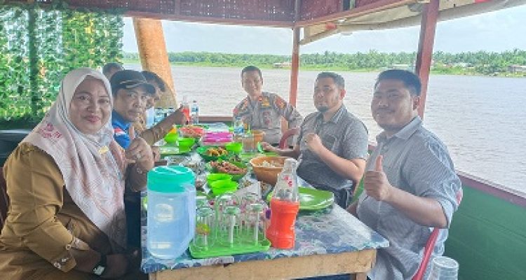 Kapolsek Jhon Firdaus Ngopi Bareng Bersama Datuk Penghulu Dan Rekan Media