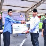 Sekda Pekanbaru menerima penyerahan hewan kurban dari PT Taspen