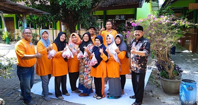 Hari Raya idul Adha Keluarga Besar SDN Kerpangan Menyembelih 4 Ekor Kambing Qurban