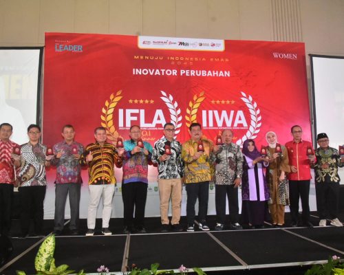 Bupati Bengkalis Terima Penghargaan Indonesia Inspirational Women Award 2023