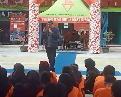 Rahmat Handayani Menjadi Motivator di SMK Akbar Pekanbaru, isinya luar biasa