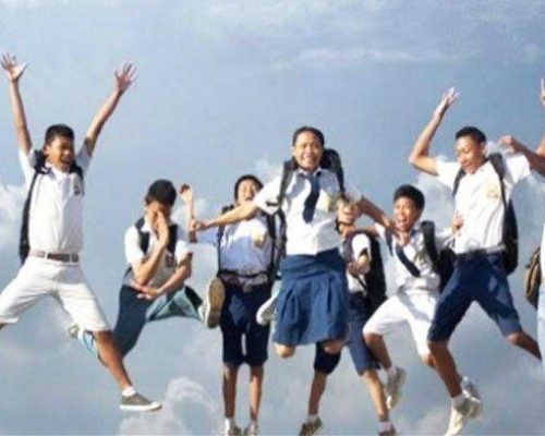 Tips menghadapi anak yang beranjak remaja dan mulai mengenal cinta: Posisikan sebagai teman anak dan dengarkanlah