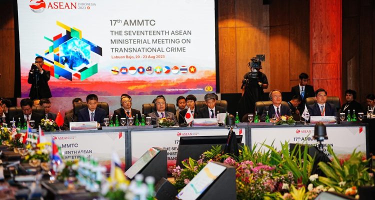 Pertemuan AMMTC ke-17 di Labuan Bajo, Gerbang Polri dan ASEAN Jaga Kawasan dari Kejahatan Transnasional