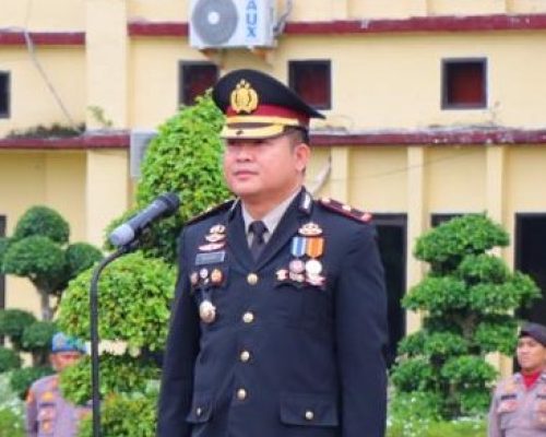 Wakapolres Kompol Ricky Michael Mandey, Bertindak Sebagai Inspetur Upacara Peringatan HUT RI Ke-78 Di Mapolres Rohil