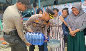 Dihari Jadi Humas Polri ke -72, Polres Pelalawan Distribusikan Air MineralKepada Masyarakat