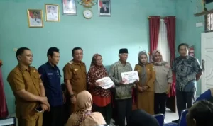 Kakon Kota Agung Neneng Rohani Realisasikan BLT DD ke 33 KPM