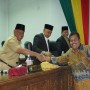 Anggota DPRD dan Plh Sekda Kampar Rapat Paripurna Pembukaan Masa Sidang II Tahun 2024 terkait Laporan Reses