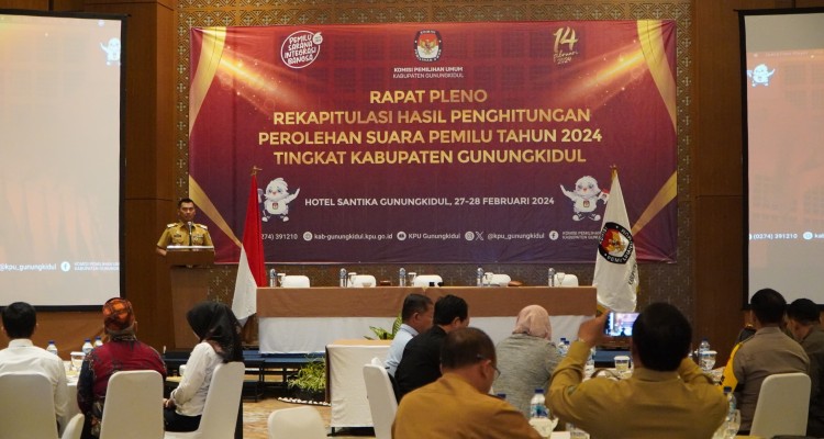 KPU Kabupaten gunungkidul menggelar rapat pleno di Balroom hotel santika