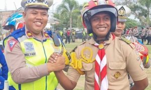 Kasat Lantas Polres Bireuen,Iptu Mulyadi Bersama Salah Seorang Penguna Sepmor,Usai Gelar Apel Ops Keselamatan Seulawah