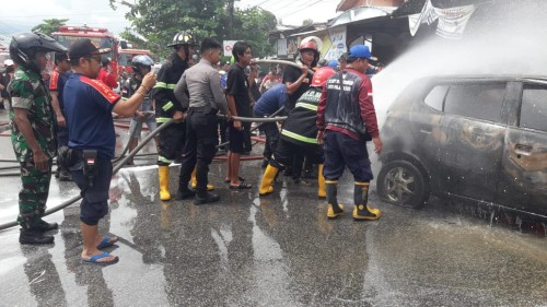 Tim Rescue 112 Berhasil Mengatasi Kebakaran Mobil di Palangka Raya