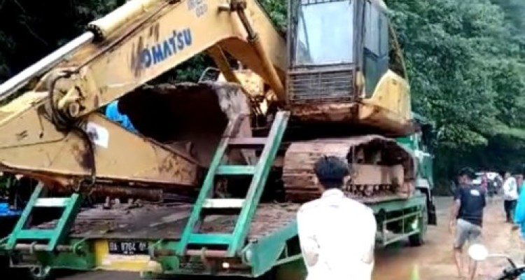 Tim Gabungan Terus Lakukan Pencarian Korban Longsor di Kota Padang