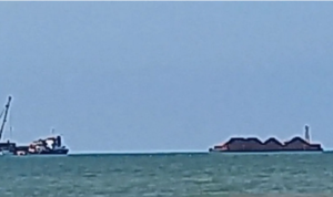 Kapal Kandas di Pelabuhan Pangkalbalam