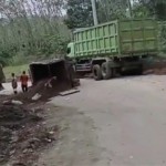 Jalan Lintas Teluk Kuantan Air Molek Hancur
