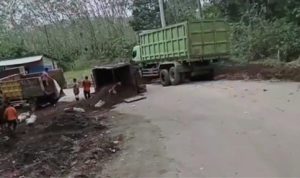 Jalan Lintas Teluk Kuantan Air Molek Hancur