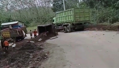 Jalan Lintas Teluk Kuantan Air Molek Hancur