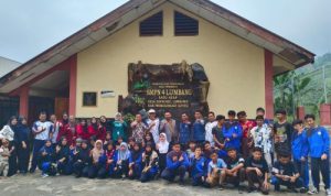 UKM Literasi IAD Probolinggo Donasikan Buku ke SMPN IV Lumbang Satu Atap