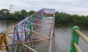 Jembatan Panglima Sampul di Meranti Tercebur Kelaut