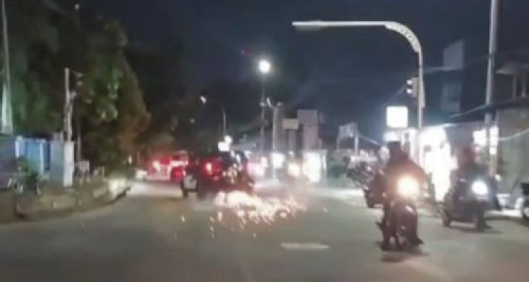 Pengemudi Mobil Seret Motor hingga Tabrak Warga dan Petugas Ternyata Buronan