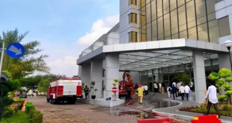 Kantor Bank Riau Kepri Syariah Cabang Utama Terbakar