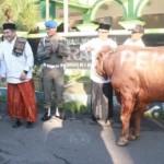 Ribuan Umat Muslim Memadati Masjid Agung Ar-Raudlah untuk Sholat Idul Adha