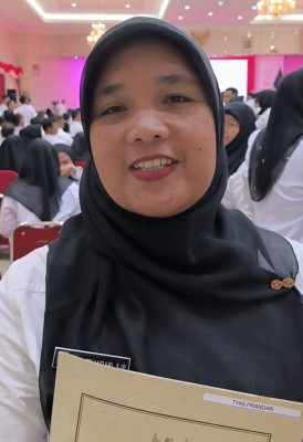 ### Pj Gubernur Riau Serahkan SK PPPK: Tyas Friandari Bersyukur